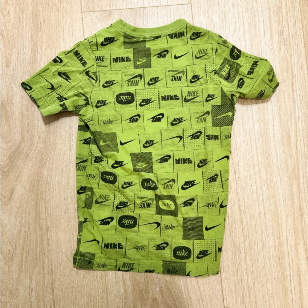 Nike Boys Green Graphic Logo Tee Shirt Size Small Athletic Sportswear - Picture 2 of 3